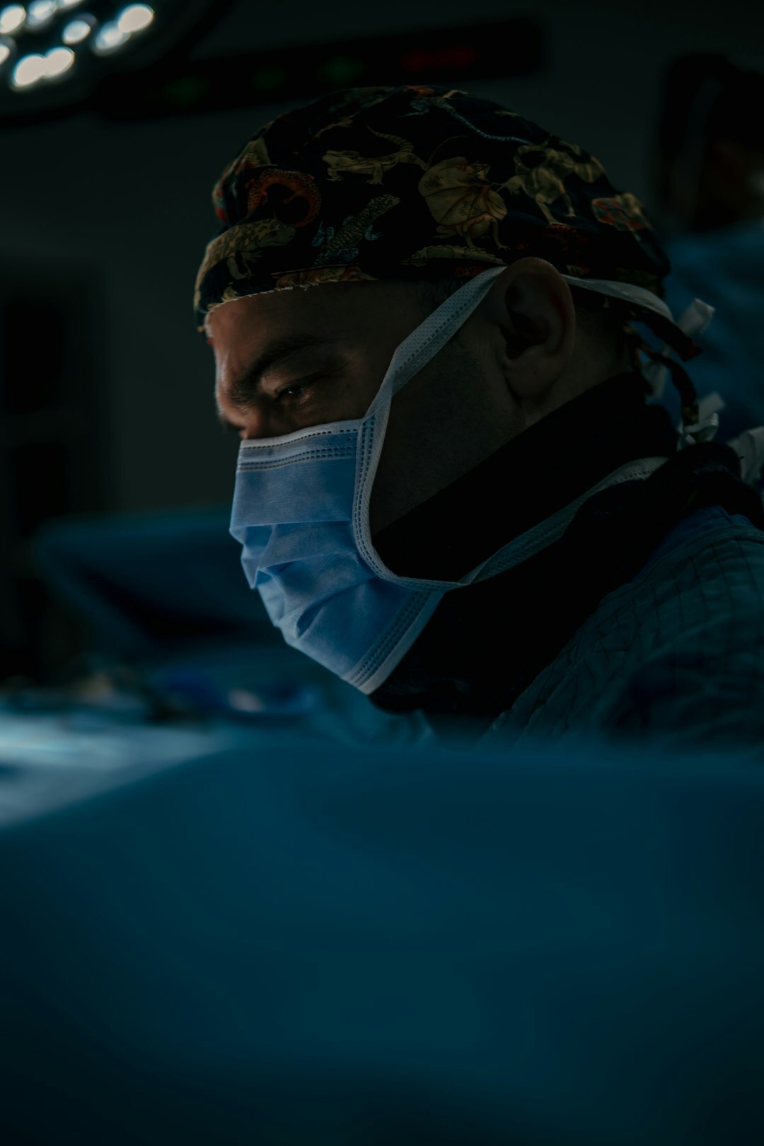 doctor performing emergency rescue